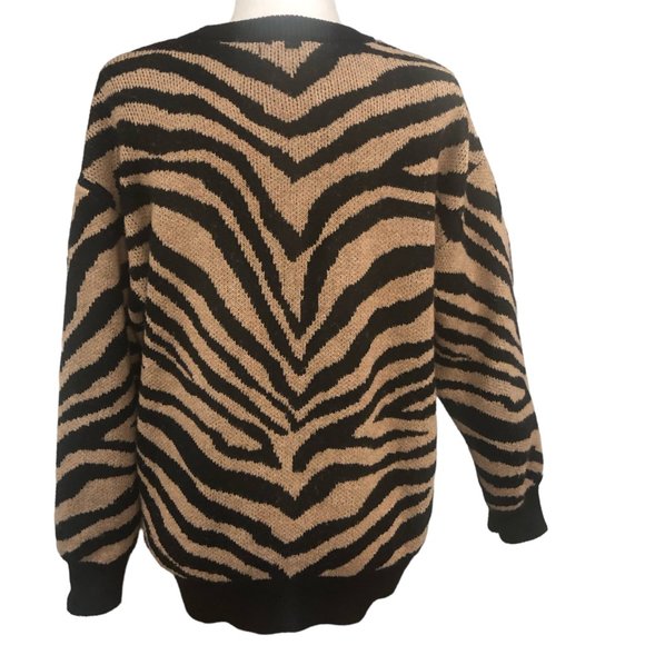 KARL LAGERFELD Paris Zebra Print Knitted Oversized Fit Sweater Pullover Size L - Picture 4 of 7
